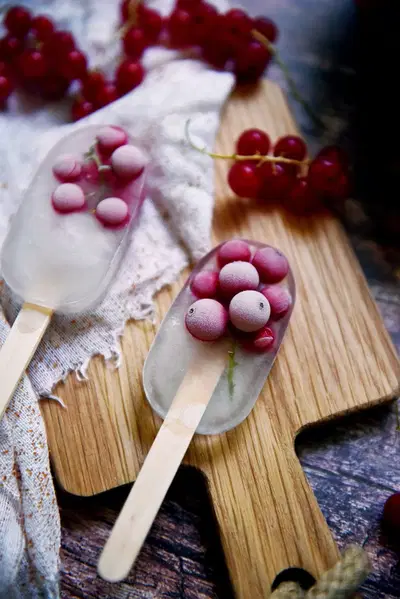 Fruchtiges Weißwein-Eis