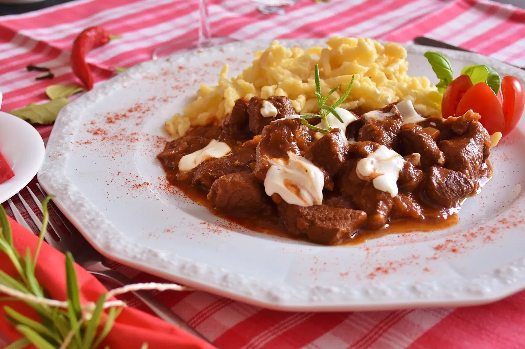 Wildgulasch mit Spätzle