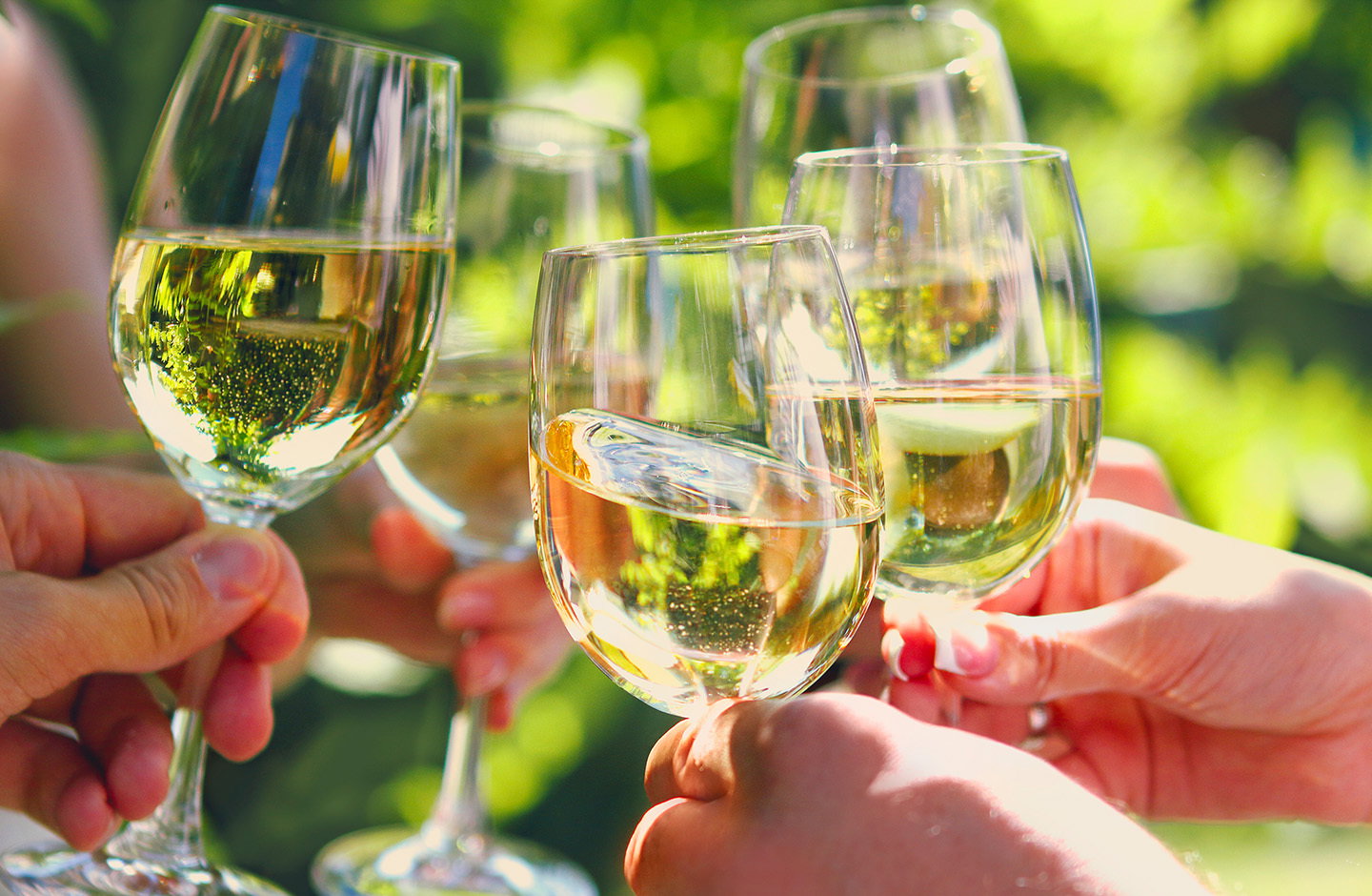 sparkling-wine-glasses-slide