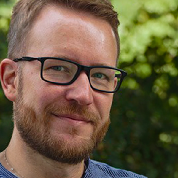 Dr. Henning Harth