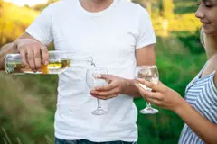 tasting white wine