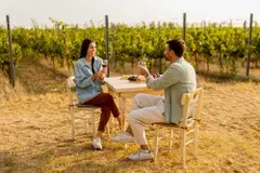 couple-vineyard-cheers